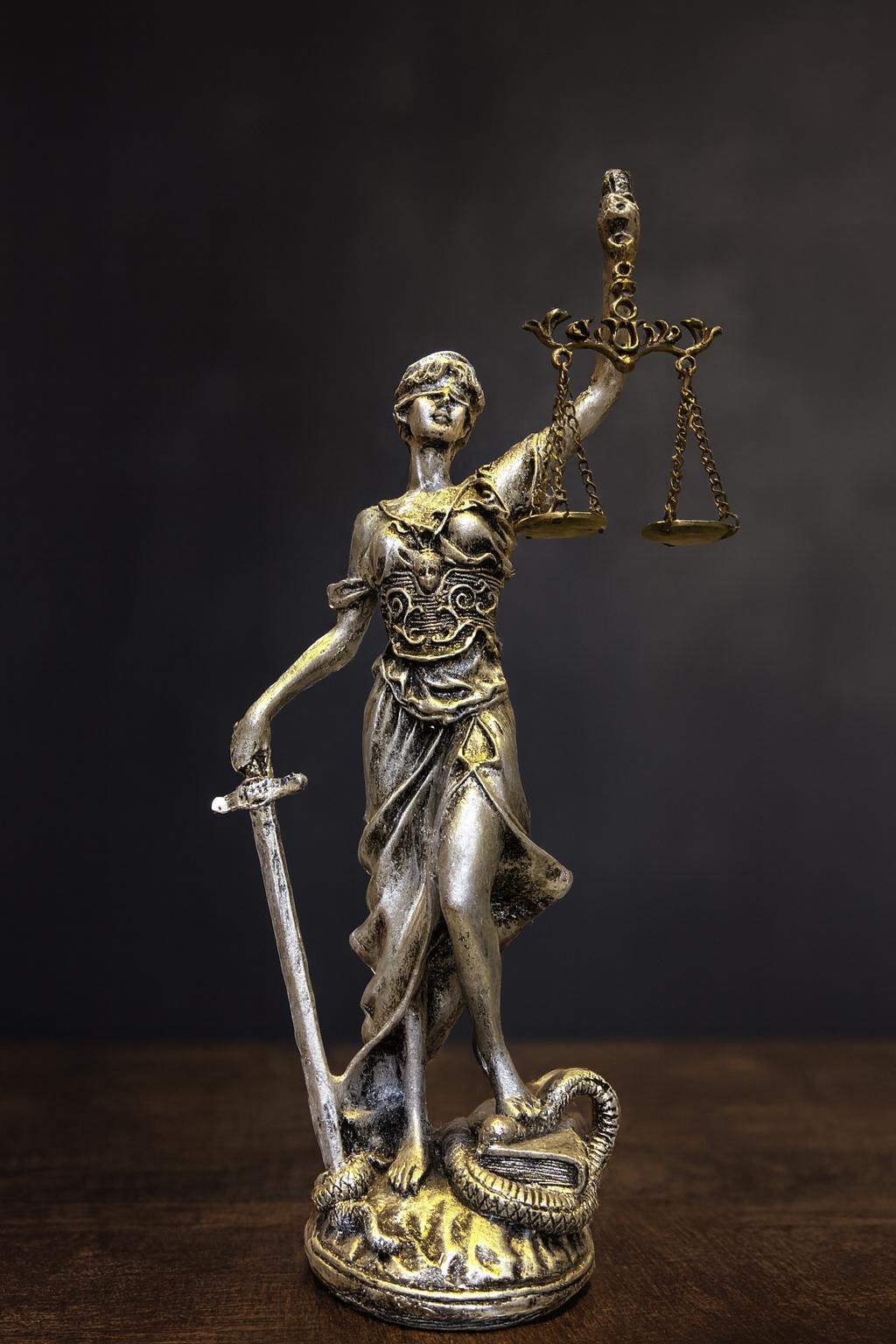 Themis Statue – Blindfolded Goddess of Justice with Scales and Sword